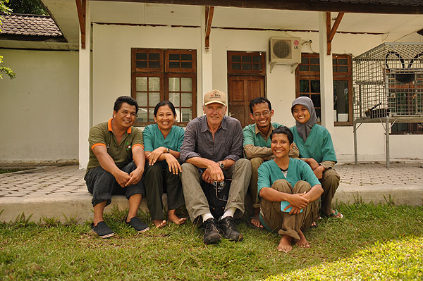 Harrison and Veterinarian Team of Nyaru Menteng